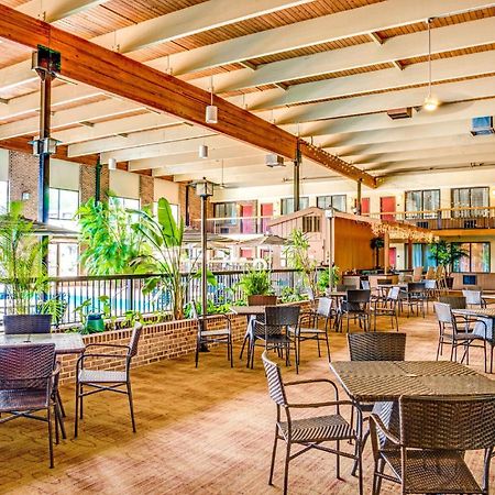 Wyndham Garden York Hotel Bagian luar foto