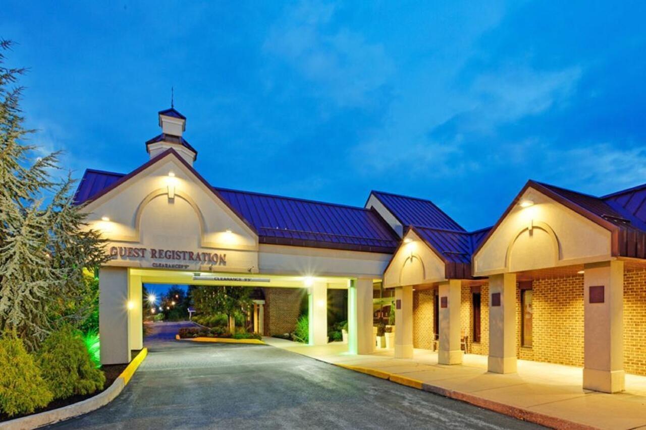 Wyndham Garden York Hotel Bagian luar foto