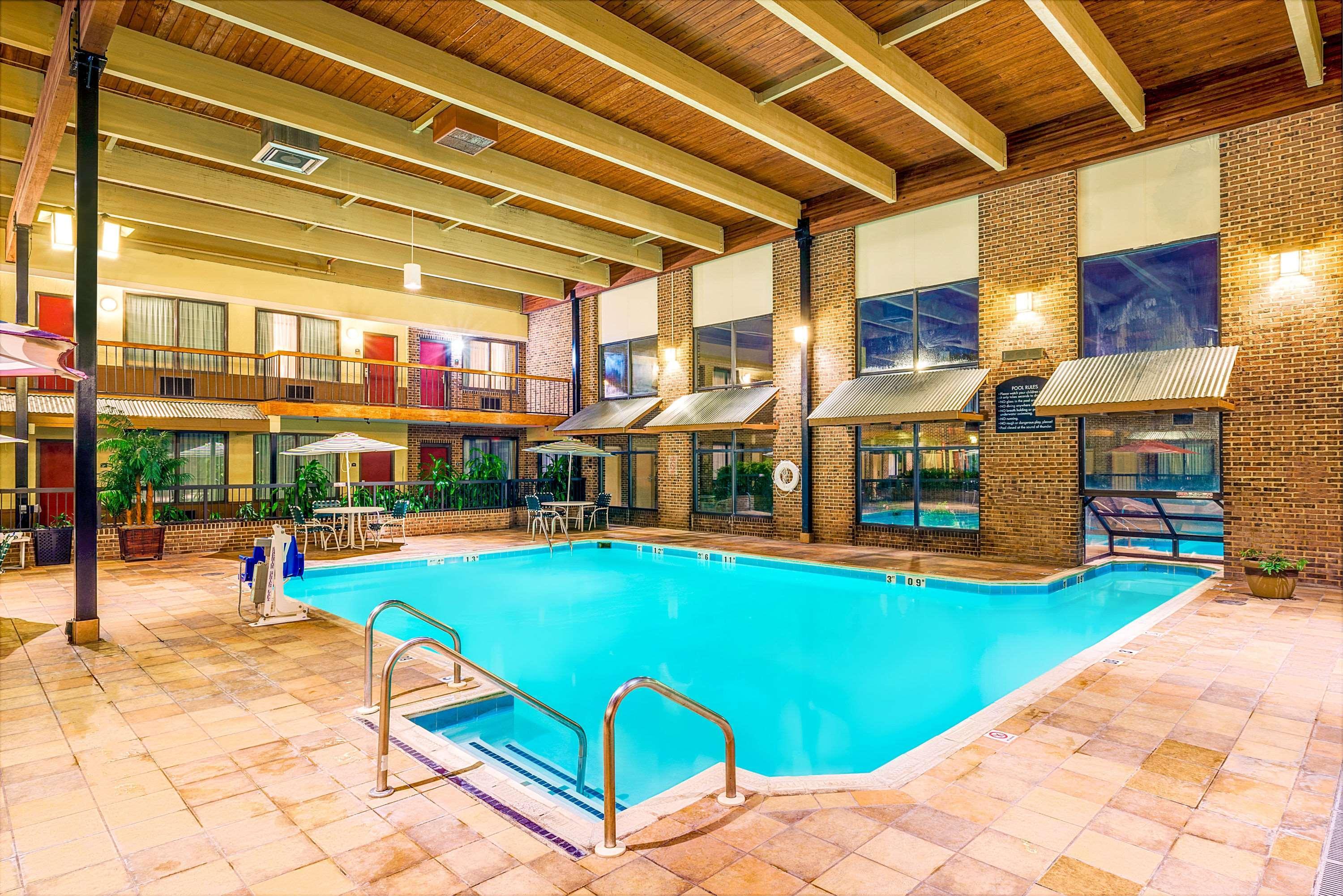 Wyndham Garden York Hotel Bagian luar foto