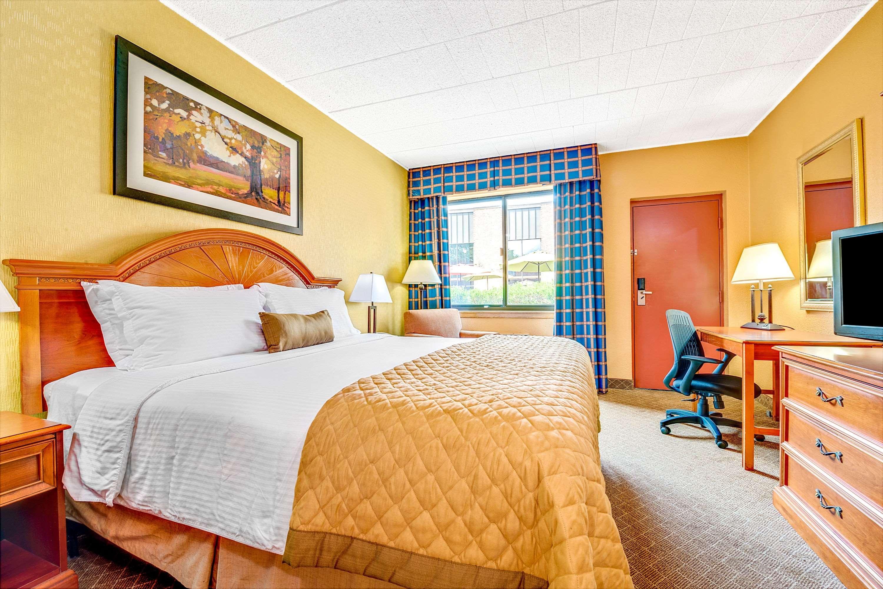 Wyndham Garden York Hotel Bagian luar foto