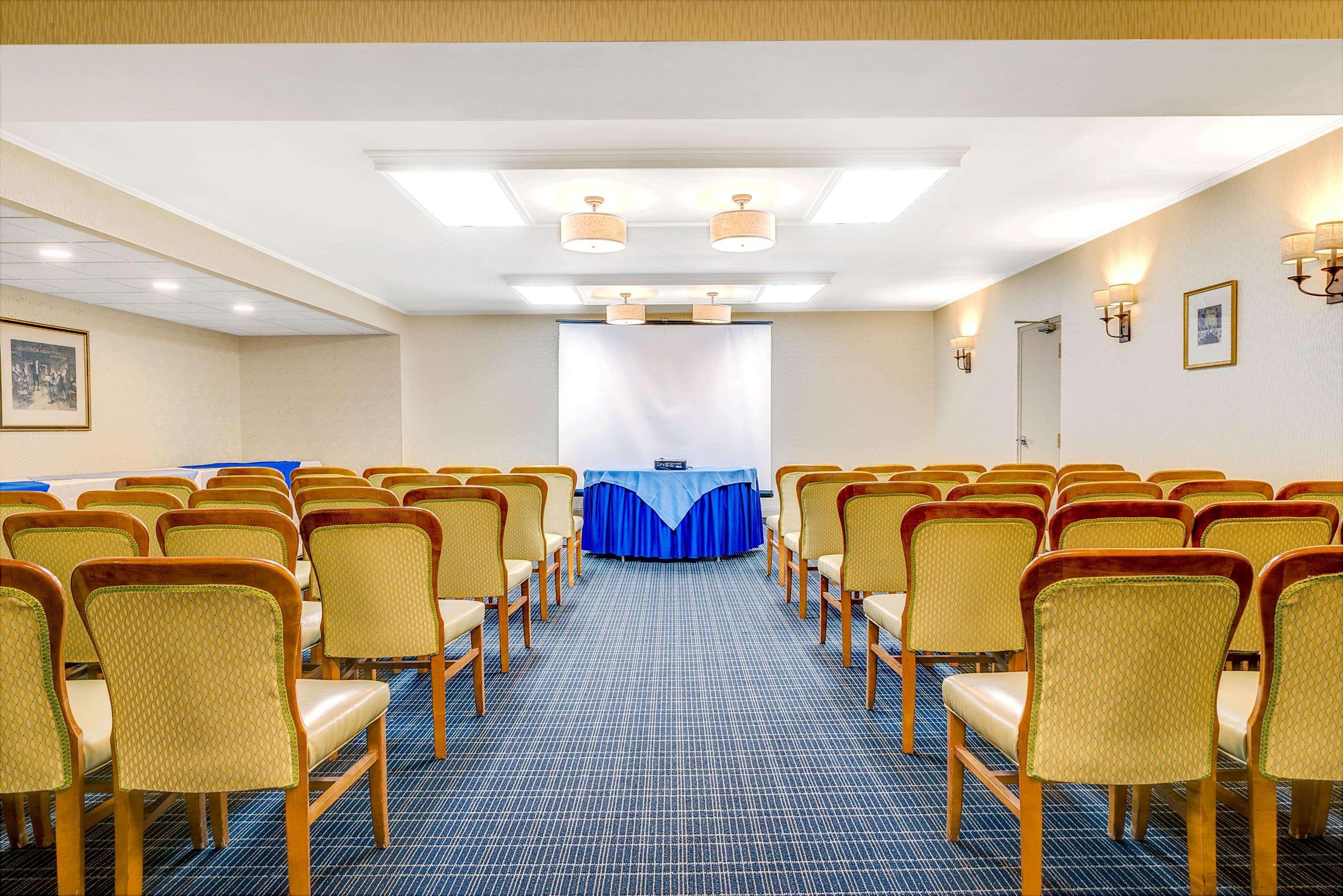 Wyndham Garden York Hotel Bagian luar foto