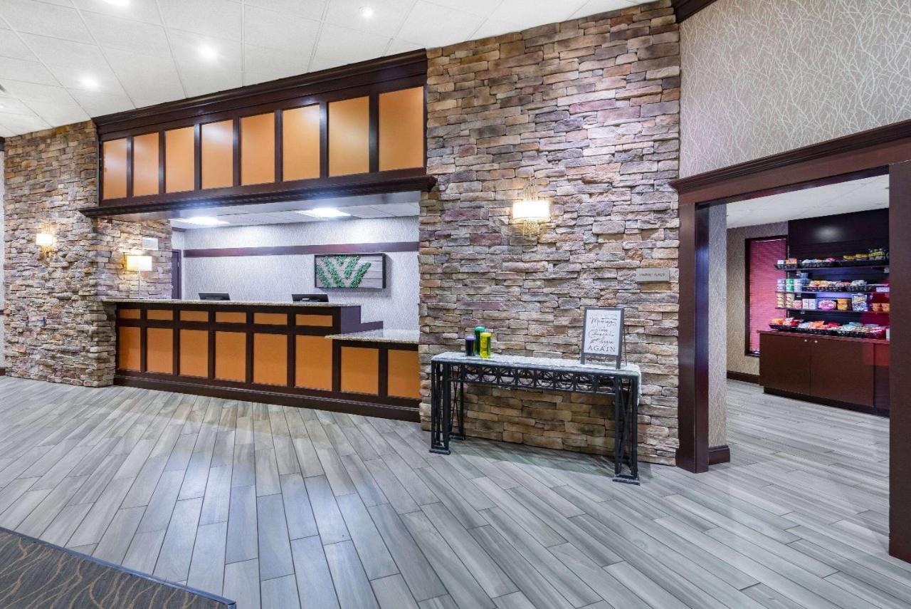 Wyndham Garden York Hotel Bagian luar foto