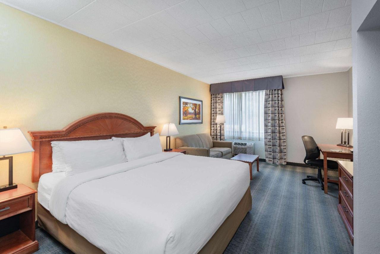 Wyndham Garden York Hotel Bagian luar foto