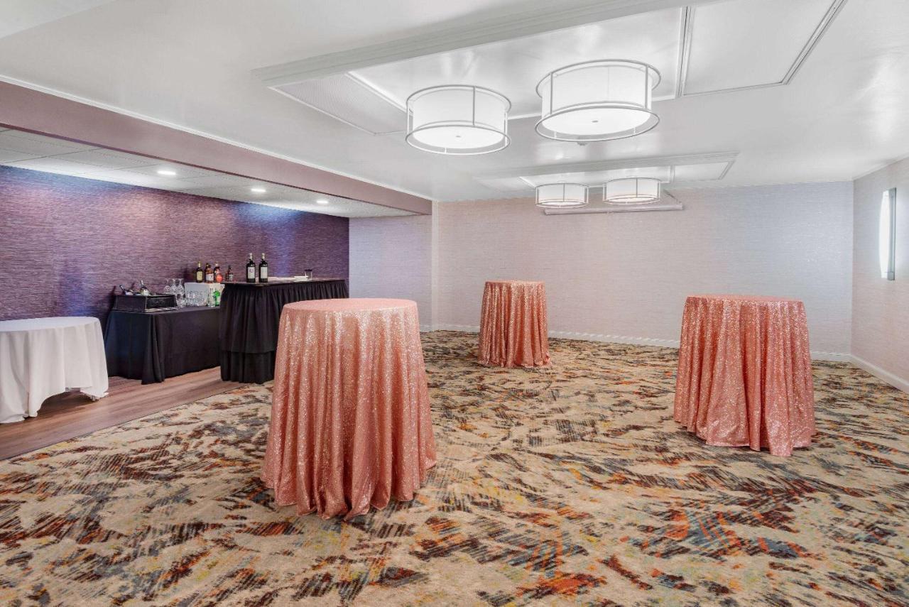 Wyndham Garden York Hotel Bagian luar foto