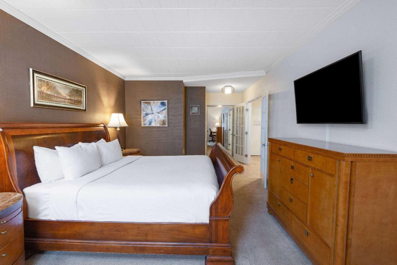 Wyndham Garden York Hotel Bagian luar foto