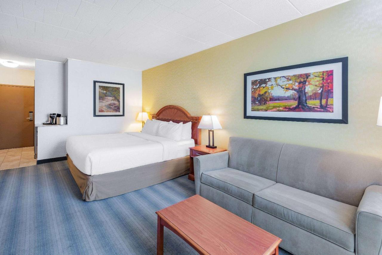 Wyndham Garden York Hotel Bagian luar foto