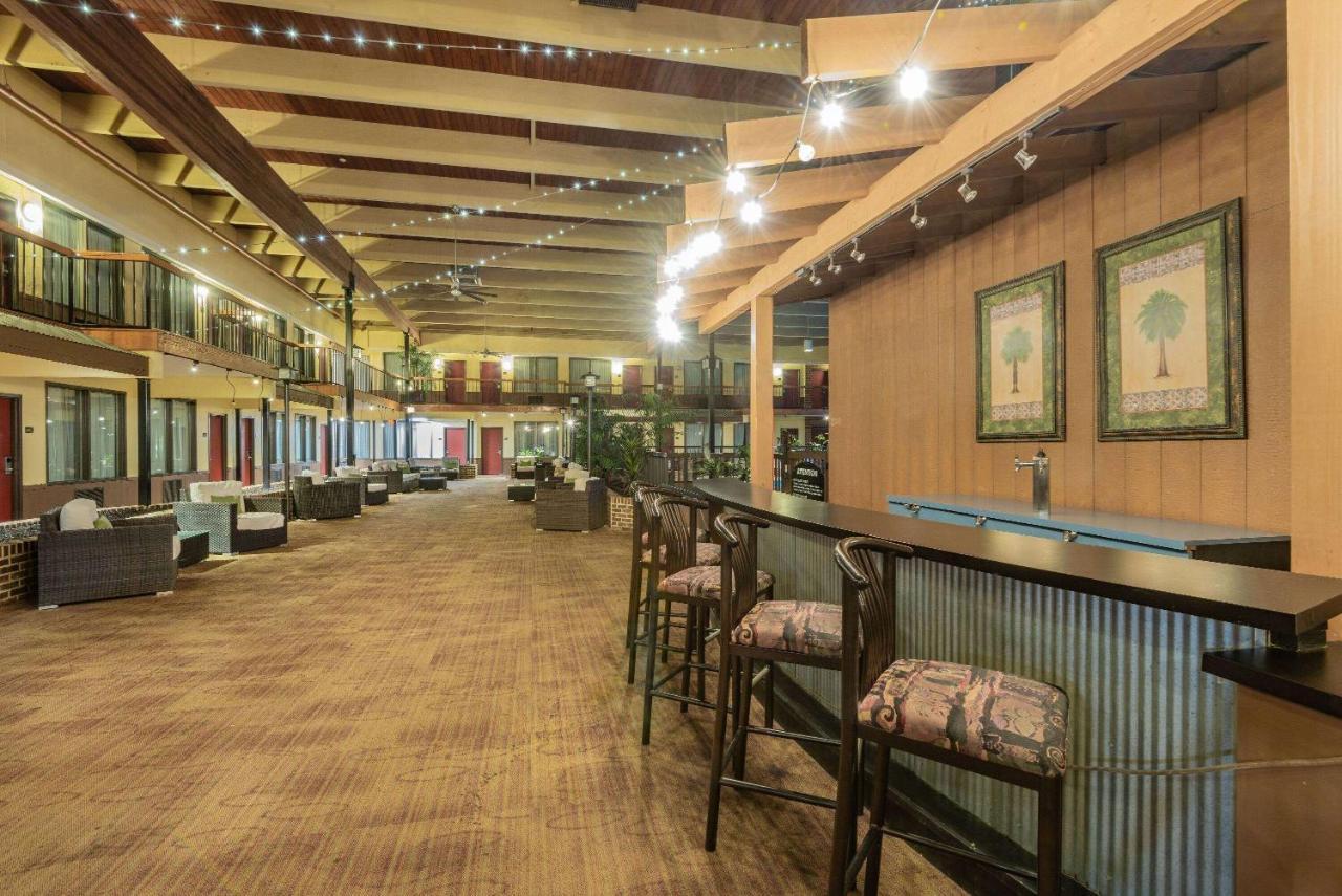 Wyndham Garden York Hotel Bagian luar foto